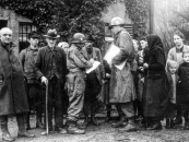 3-Bilderkiste-Registrierung-1945