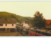 Anno 1981 - ein Panzerzug rollt durch Olef.