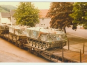 Anno 1981 - ein Panzerzug rollt durch Olef.
