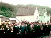 Bild 2 Umzug nach Aufstieg (1)