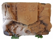 Wappen-im-Eingangsbereich-des-Forstamtes-Arenberg